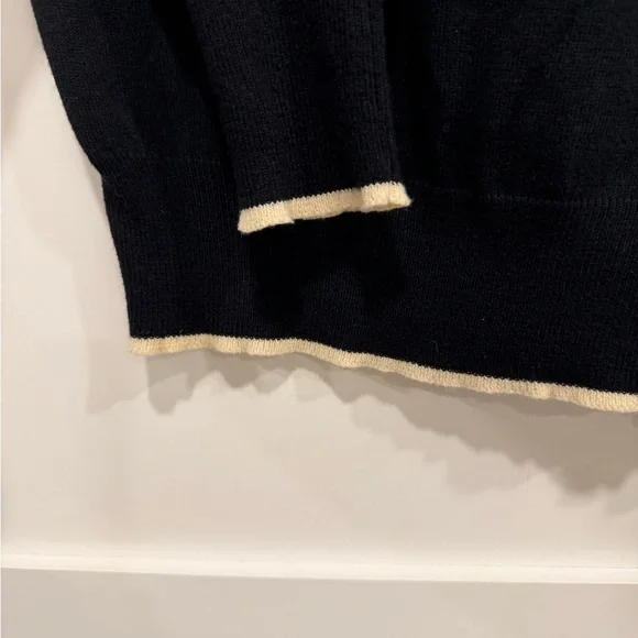 NWOTGAP Black Sweater with Cream Accents - Picture 6 of 10